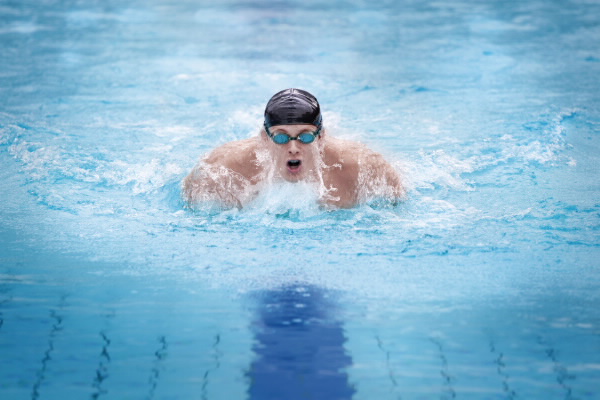 Foto nadador gafas